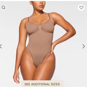 NWOT‎ SEAMLESS SCULPT THONG BODYSUIT L/XL SIENNA/ TAN